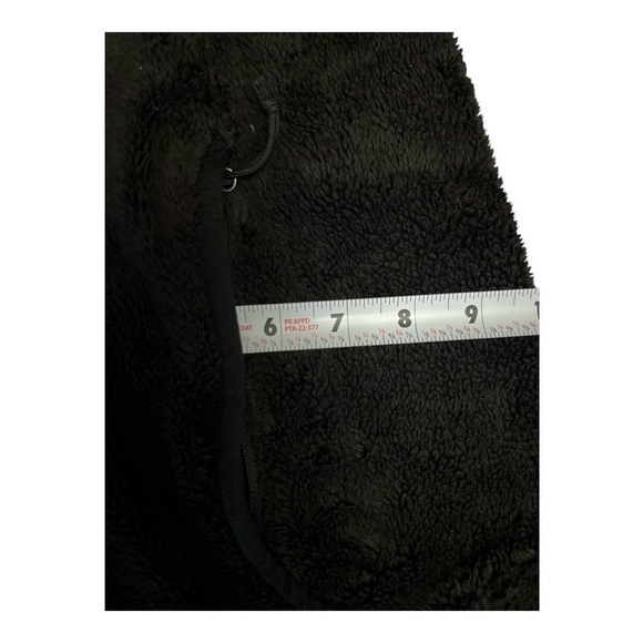 The North Face Fuzzy Black Fleece Jacket - Picture 13 of 13